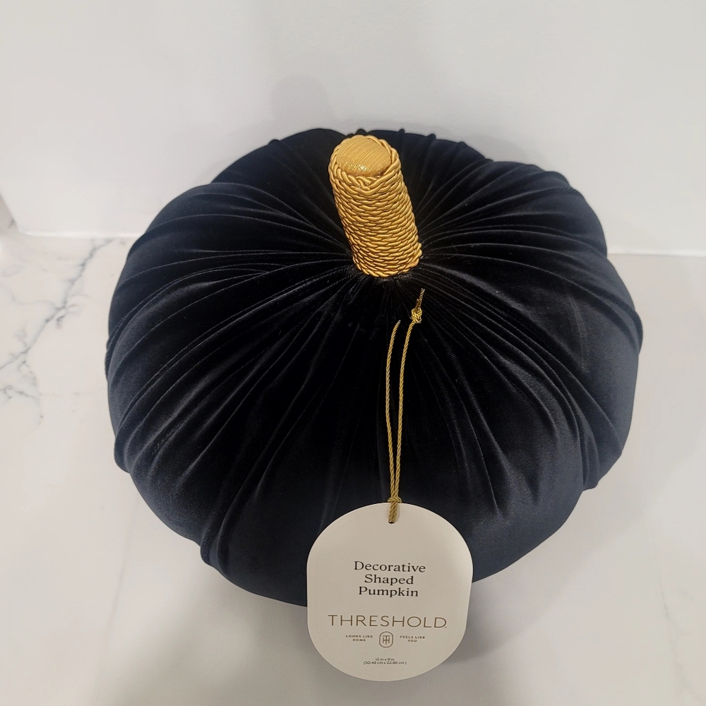 New THRESHOLD Large Decorative Pumpkin Shaped Velvet Pillow - Picture 6 of 15